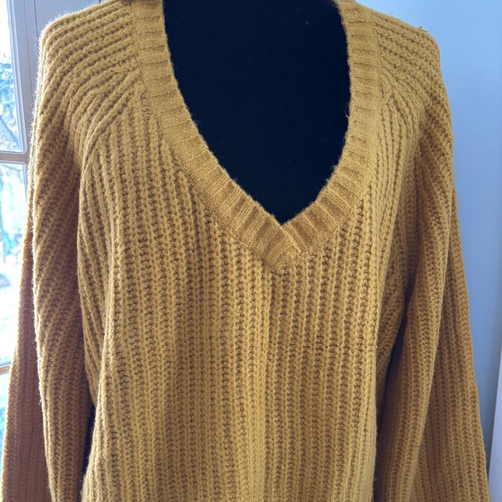 Savage X Fenty Honeycomb Yellow sweater ( with tags) with Matching gloves